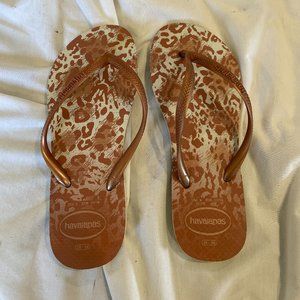 Havaianas Pink Sandals (Size 6)